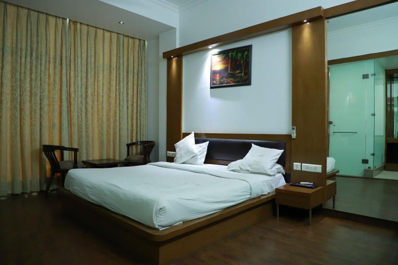 Hotel Parth Inn Ghaziabad Extérieur photo