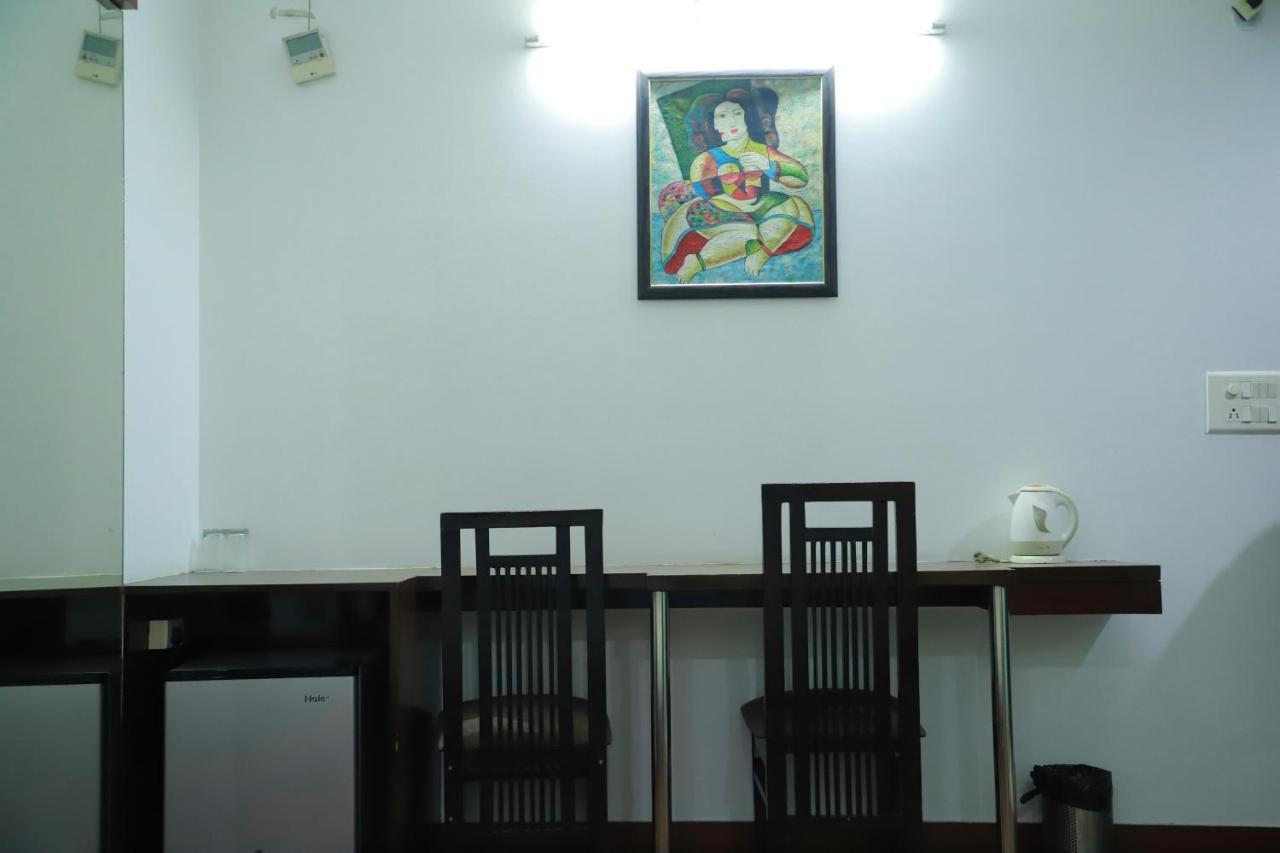 Hotel Parth Inn Ghaziabad Extérieur photo