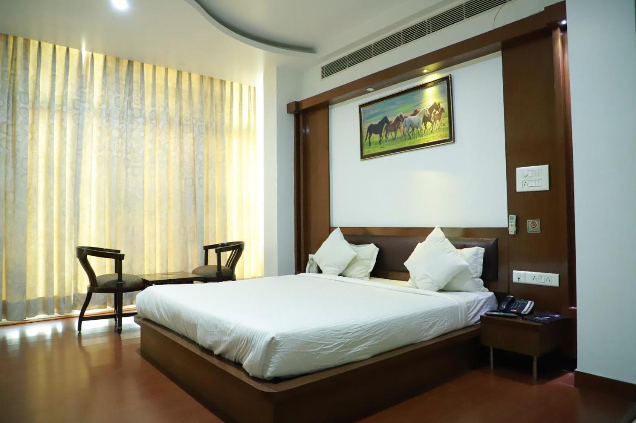 Hotel Parth Inn Ghaziabad Extérieur photo