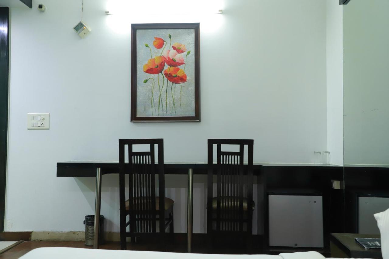 Hotel Parth Inn Ghaziabad Extérieur photo